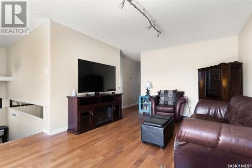 7307 Blakeney Drive, Regina, SK - Indoor Photo Showing Living Room