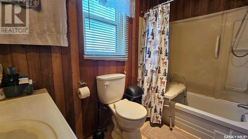 407 1St Street S, Cabri, SK - Indoor Photo Showing Bathroom