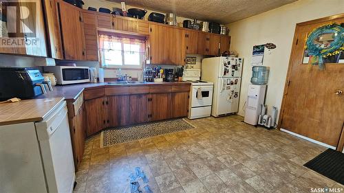 407 1St Street S, Cabri, SK - Indoor Photo Showing Kitchen With Double Sink