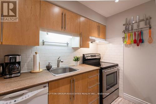 736 Crawford St, Toronto, ON - Indoor Photo Showing Kitchen