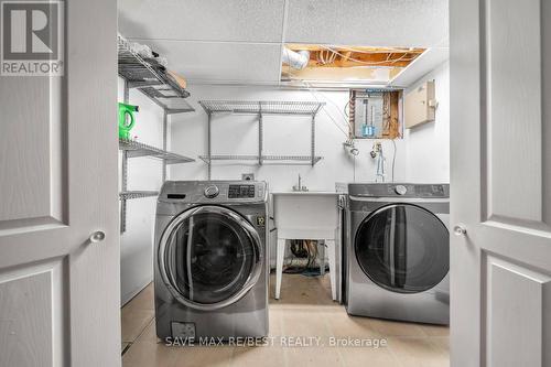 7284 Seabreeze Drive, Mississauga, ON - Indoor Photo Showing Laundry Room