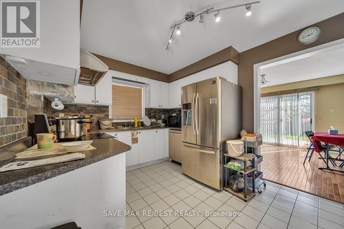 7284 Seabreeze Drive, Mississauga, ON - Indoor Photo Showing Kitchen