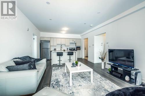 #504 -4 Spice Way, Barrie, ON - Indoor Photo Showing Living Room
