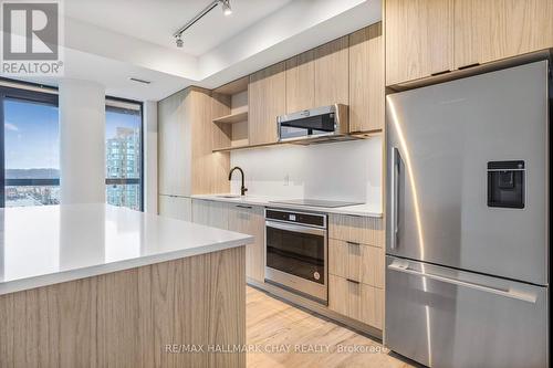 823 - 185 Dunlop Street E, Barrie, ON - Indoor Photo Showing Kitchen
