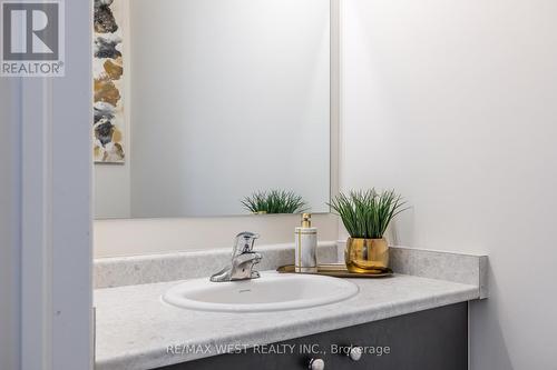 28 Sanford Cirle Circle N, Springwater, ON - Indoor Photo Showing Bathroom