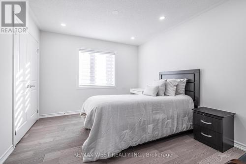 28 Sanford Cirle Circle N, Springwater, ON - Indoor Photo Showing Bedroom