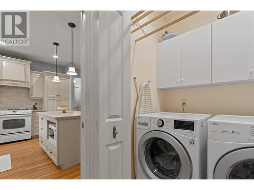 860 Small Court, Kelowna, BC - Indoor Photo Showing Laundry Room