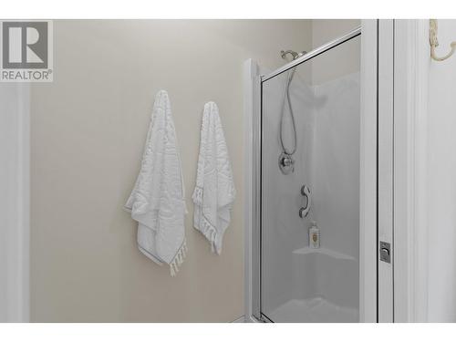 860 Small Court, Kelowna, BC - Indoor Photo Showing Bathroom