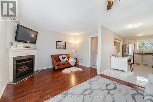 3919 Stoneham Way, Mississauga, ON - Indoor Photo Showing Living Room With Fireplace