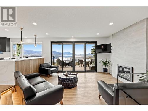 446 Okaview Road, Kelowna, BC - Indoor Photo Showing Living Room With Fireplace