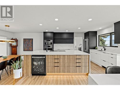 446 Okaview Road, Kelowna, BC - Indoor Photo Showing Kitchen