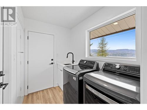 446 Okaview Road, Kelowna, BC - Indoor Photo Showing Laundry Room