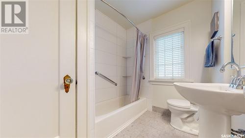 75 Connaught Crescent, Regina, SK - Indoor Photo Showing Bathroom