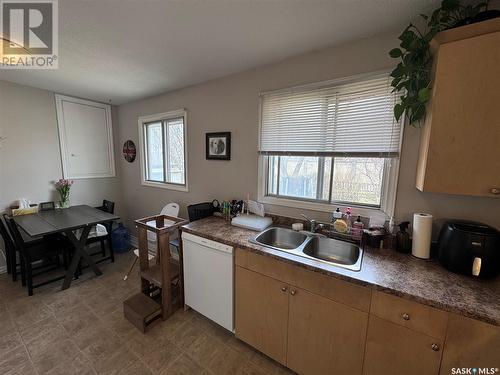 222-224 Carleton Drive, Saskatoon, SK - Indoor Photo Showing Kitchen With Double Sink