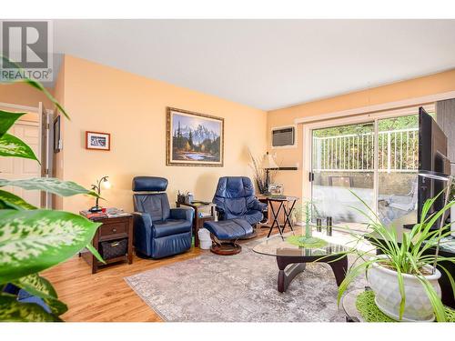 3609 30 Avenue Unit# 104, Vernon, BC - Indoor Photo Showing Living Room