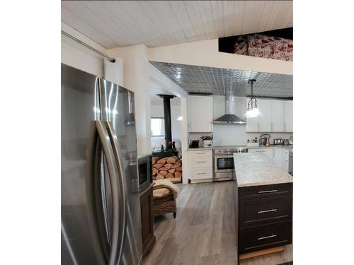 4675 Highway 6, Hills, BC - Indoor Photo Showing Kitchen