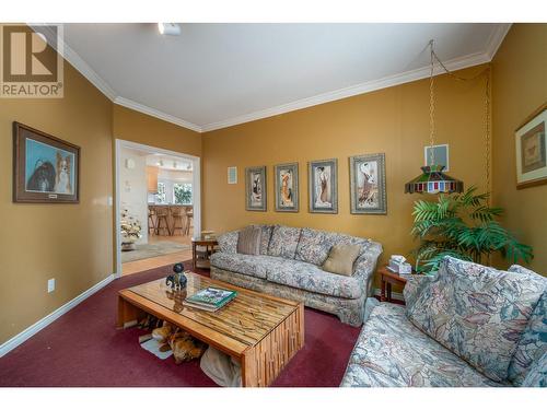 955 Purcell Court, Kelowna, BC - Indoor Photo Showing Living Room