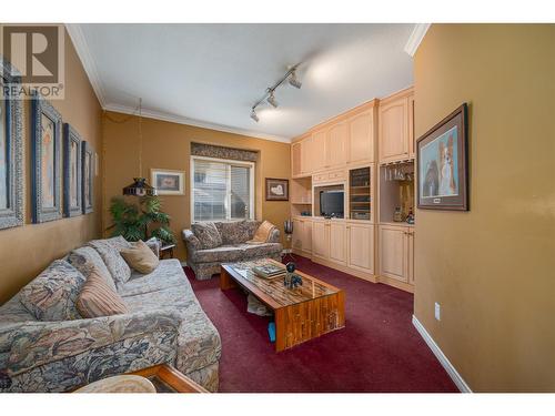 955 Purcell Court, Kelowna, BC - Indoor Photo Showing Living Room