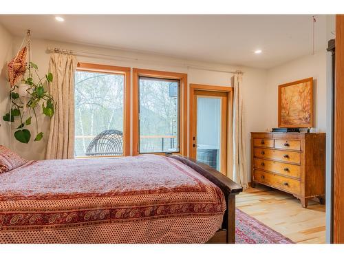 1950 Phoenix Avenue, Rossland, BC - Indoor Photo Showing Bedroom