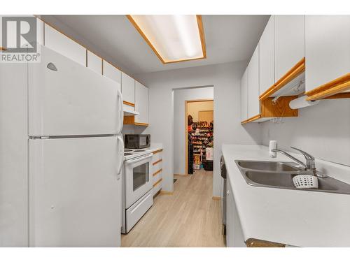 3180 De Montreuil Court Unit# 103, Kelowna, BC - Indoor Photo Showing Kitchen With Double Sink