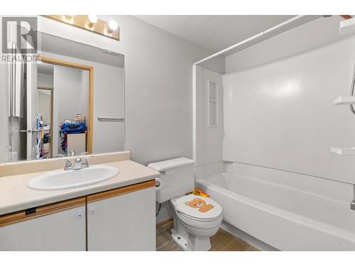 3180 De Montreuil Court Unit# 103, Kelowna, BC - Indoor Photo Showing Bathroom