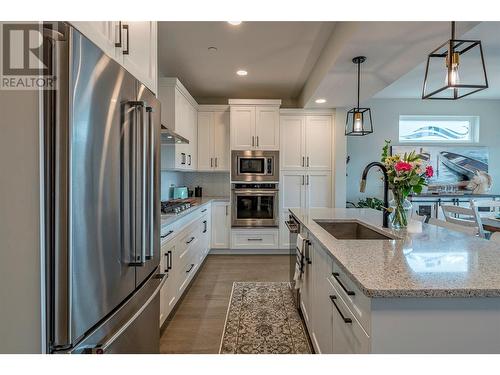 269 Diamond Way Unit# 16, Vernon, BC - Indoor Photo Showing Kitchen With Stainless Steel Kitchen With Upgraded Kitchen