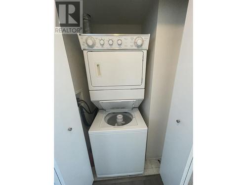 3005 939 Expo Boulevard, Vancouver, BC - Indoor Photo Showing Laundry Room