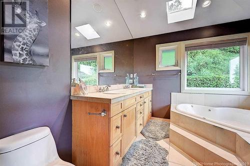 1625 Chippendale Road, West Vancouver, BC - Indoor Photo Showing Bathroom