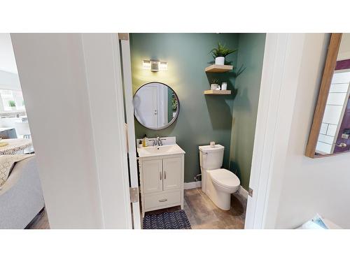 510 5Th Avenue, Kimberley, BC - Indoor Photo Showing Bathroom