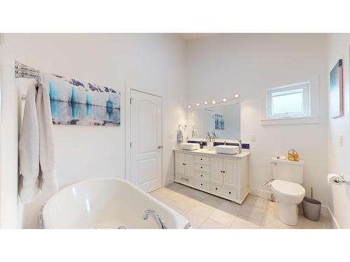 510 5Th Avenue, Kimberley, BC - Indoor Photo Showing Bathroom