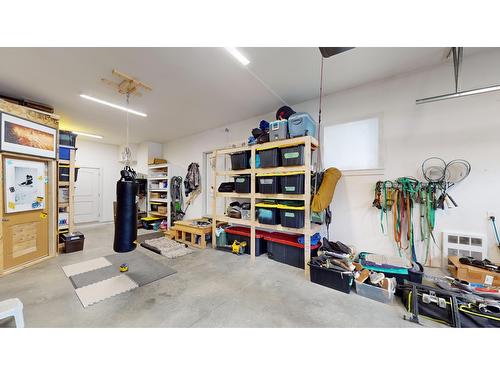 510 5Th Avenue, Kimberley, BC - Indoor Photo Showing Garage