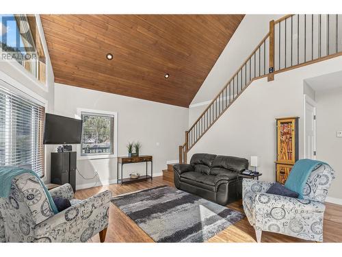 101 Skye Blue Loop, Princeton, BC - Indoor Photo Showing Living Room