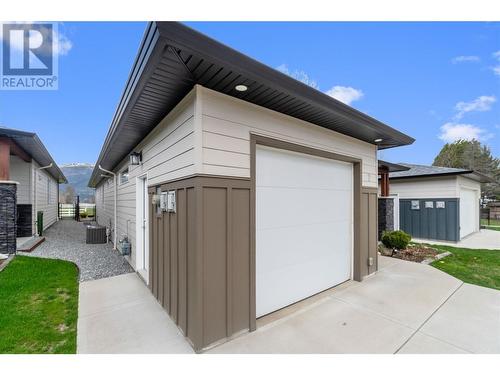1611 10 Street Sw Unit# 2, Salmon Arm, BC - Outdoor With Exterior