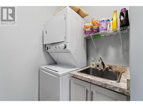 1611 10 Street Sw Unit# 2, Salmon Arm, BC - Indoor Photo Showing Laundry Room