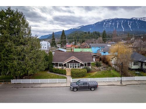 311 Front Street, Kaslo, BC -  With View