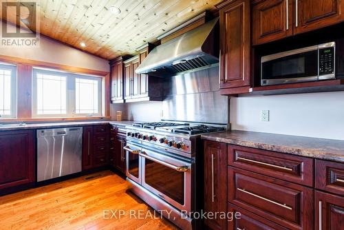 295089 8Th Line, Amaranth, ON - Indoor Photo Showing Kitchen With Upgraded Kitchen