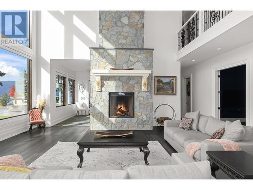 3151 Shayler Road, Kelowna, BC - Indoor Photo Showing Living Room With Fireplace