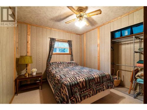 7609 Mountain Drive, Anglemont, BC - Indoor Photo Showing Bedroom