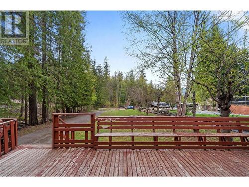7609 Mountain Drive, Anglemont, BC - Outdoor