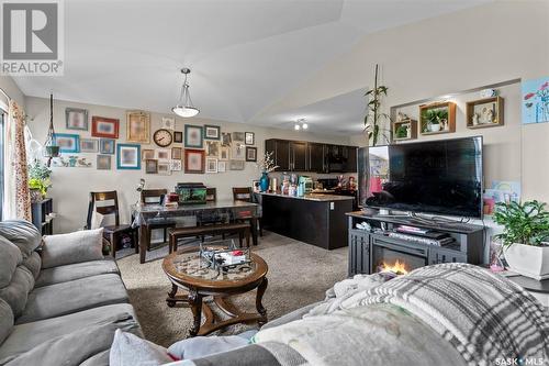 330 100 Chaparral Boulevard, Martensville, SK - Indoor Photo Showing Living Room