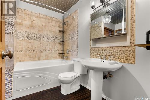5 100 James Street S, Lumsden, SK - Indoor Photo Showing Bathroom