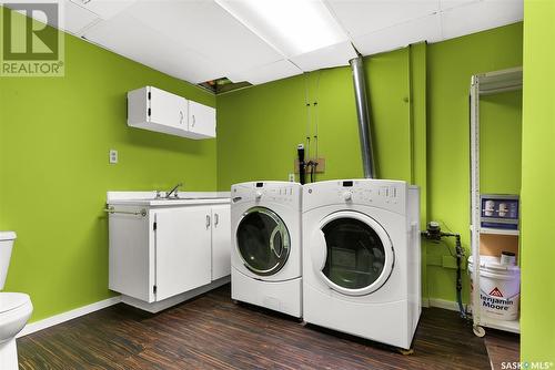 5 100 James Street S, Lumsden, SK - Indoor Photo Showing Laundry Room