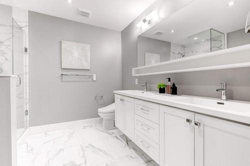 8 Pierre Trudeau Lane, Grimsby, ON - Indoor Photo Showing Bathroom