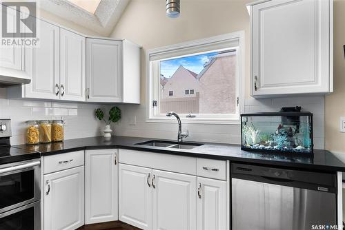 6 2338 Assiniboine Avenue, Regina, SK - Indoor Photo Showing Kitchen With Double Sink