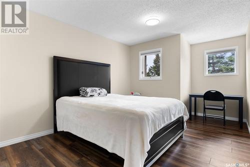 6 2338 Assiniboine Avenue, Regina, SK - Indoor Photo Showing Bedroom