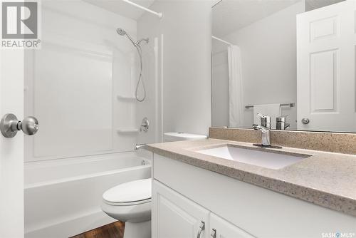 6 2338 Assiniboine Avenue, Regina, SK - Indoor Photo Showing Bathroom