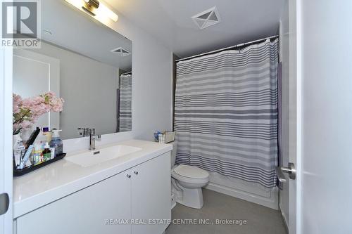 #1616 -2550 Simcoe Street St, Oshawa, ON - Indoor Photo Showing Bathroom