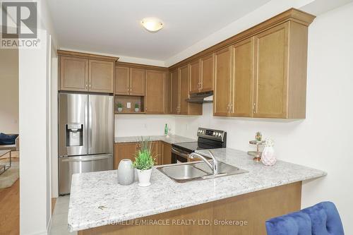 25 Dale Meadows Rd, Brampton, ON - Indoor Photo Showing Kitchen With Upgraded Kitchen