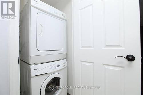 321 - 51 Lower Simcoe Street, Toronto, ON - Indoor Photo Showing Laundry Room