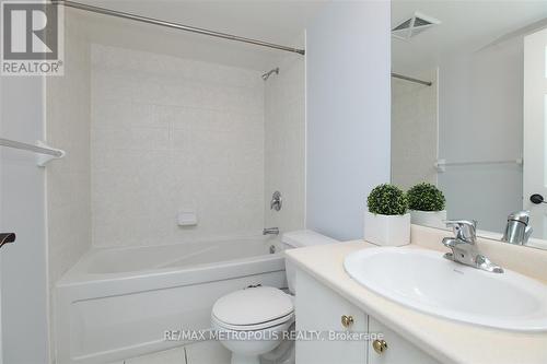 321 - 51 Lower Simcoe Street, Toronto, ON - Indoor Photo Showing Bathroom